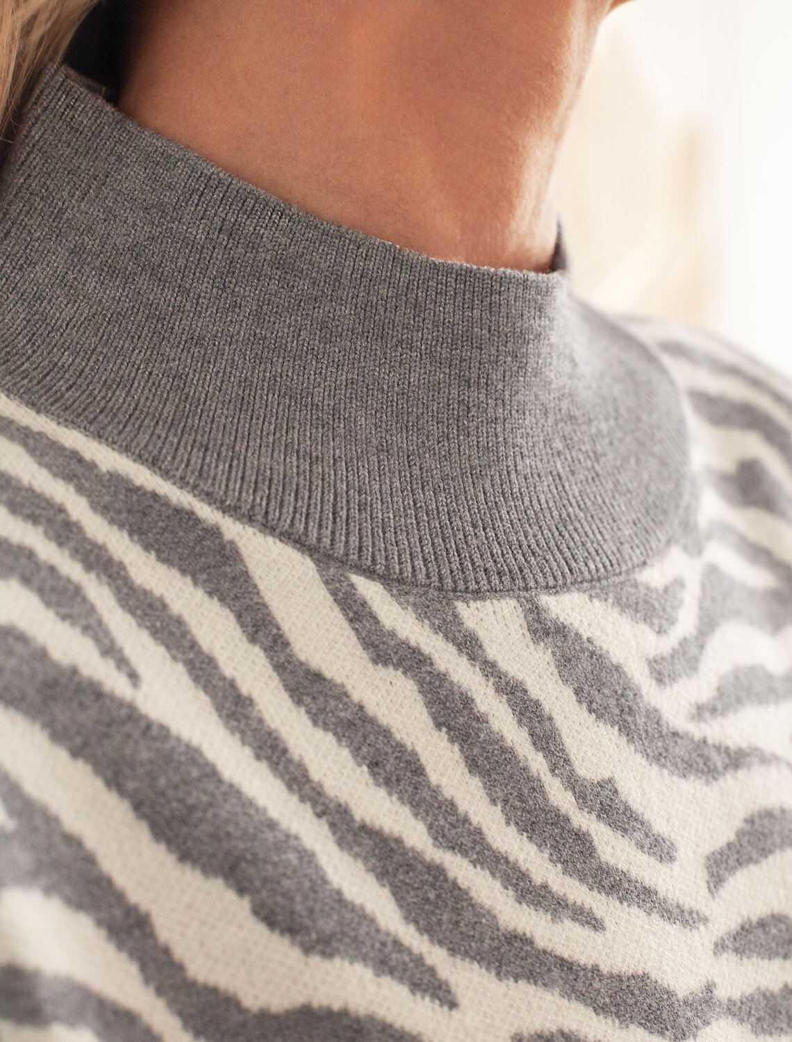 ст. цена3090руб.! VILATTE Платье D32.112серый