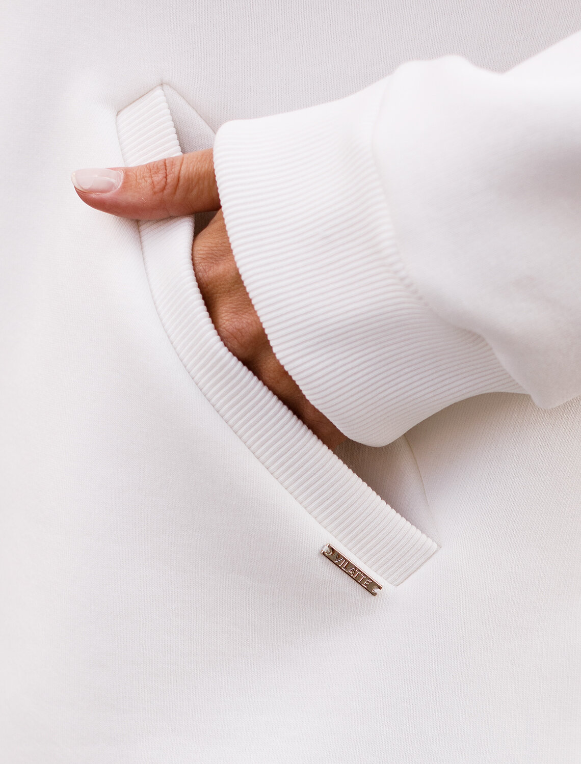 ст. цена2590руб.! VILATTE Джемпер D49.059белый