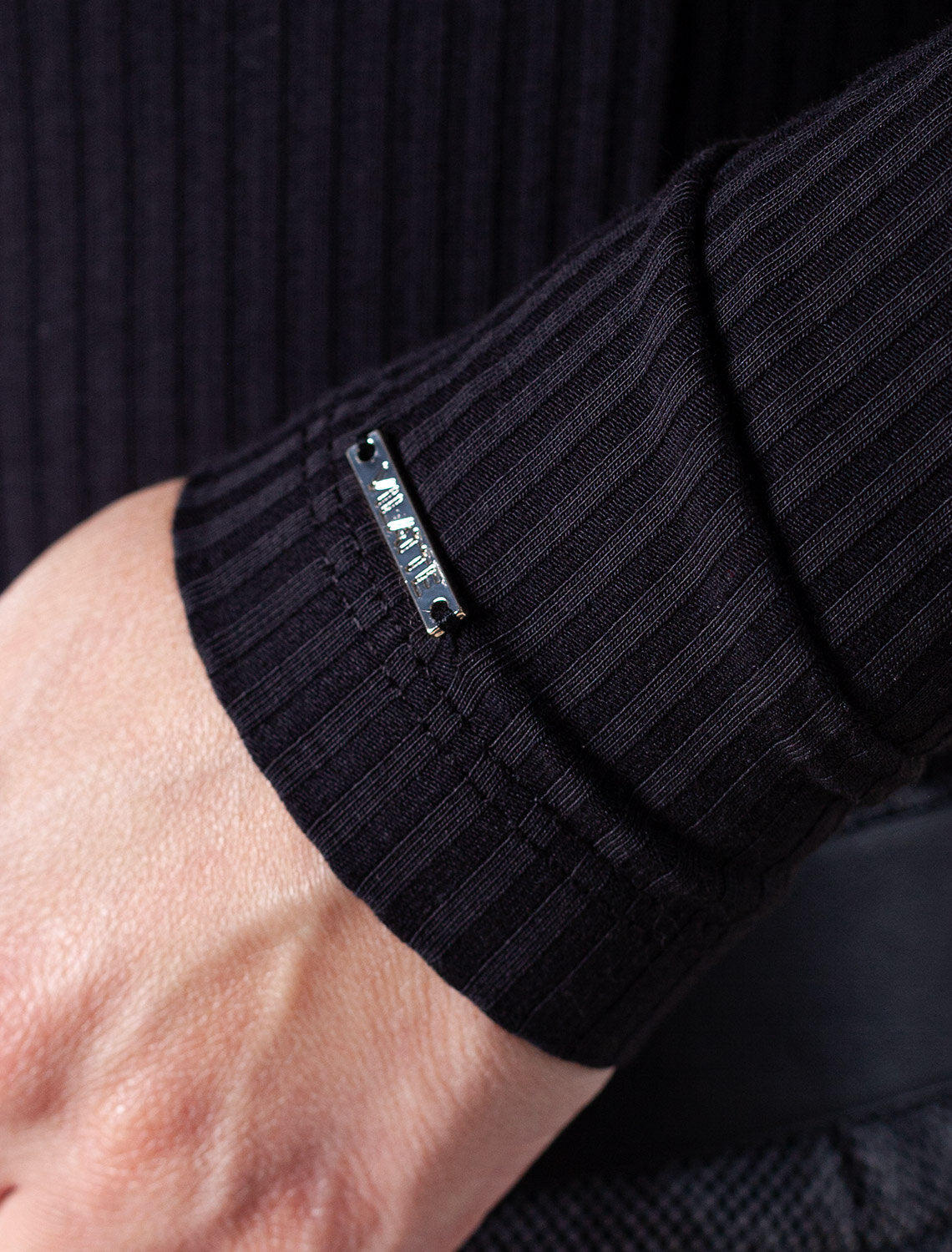 ст. цена1690руб.! VILATTE Джемпер D49.039черный