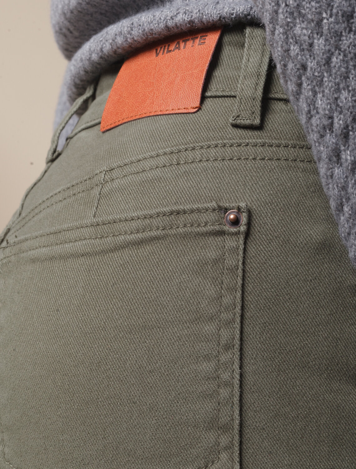 ст. цена2590руб.! VILATTE Брюки D24.229темно-оливковый