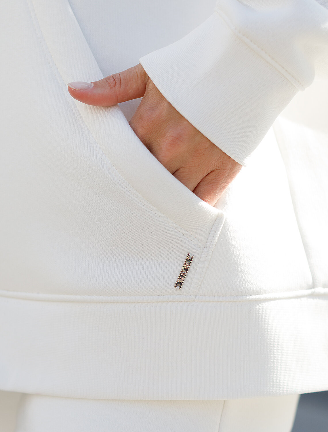 ст. цена3290руб.! VILATTE Джемпер D49.062белый