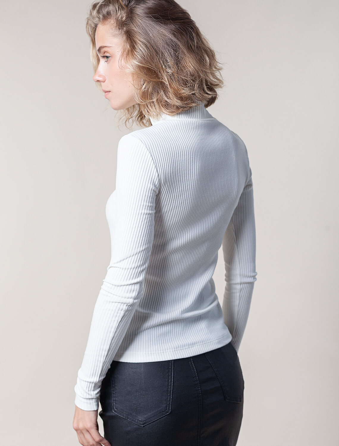 ст. цена1690руб.! VILATTE Джемпер D49.039молочный