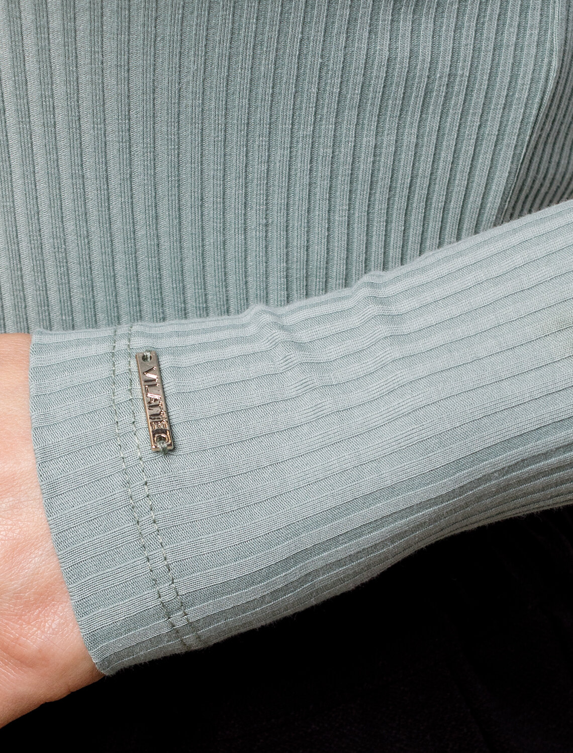 ст. цена1690руб.! VILATTE Джемпер D49.039св.оливковый