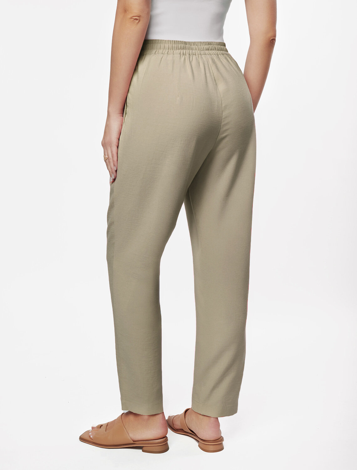 ст. цена2590руб.! VILATTE Брюки D24.265св.оливковый