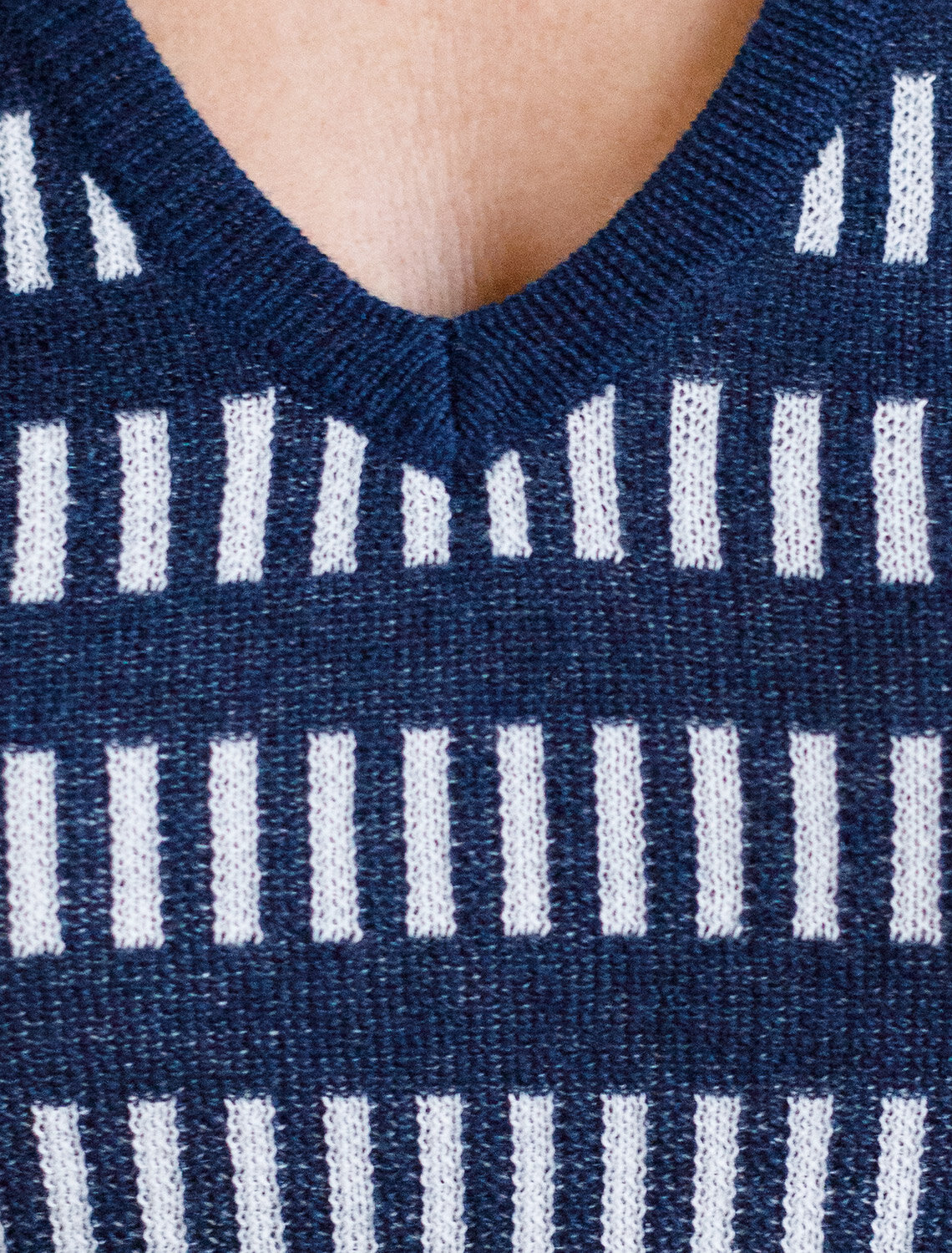 ст. цена2190руб.! VILATTE Джемпер D39.345синий-белый