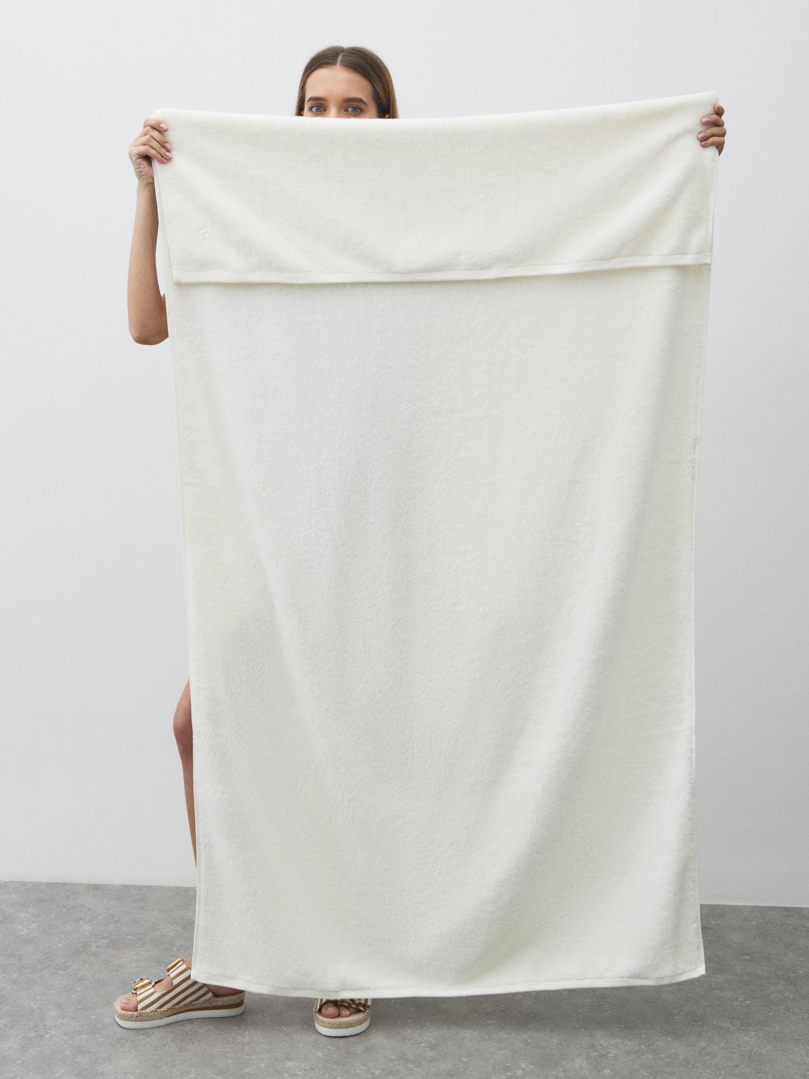 Махровое полотенце-покрывало 100x180 MAISON DAVID 4692366, белый