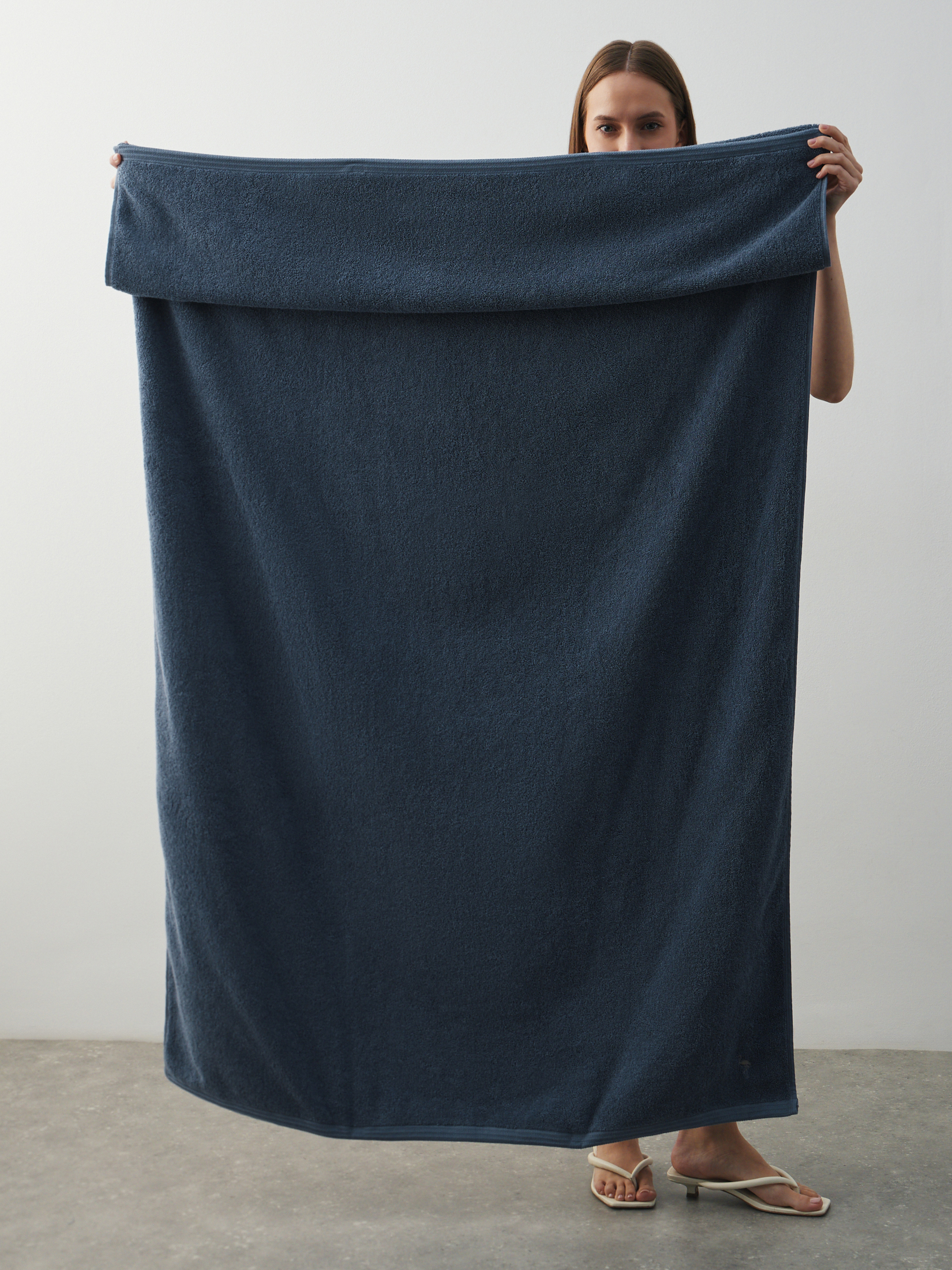 Махровое полотенце-покрывало 100x180 MAISON DAVID 4691235, серо-синий