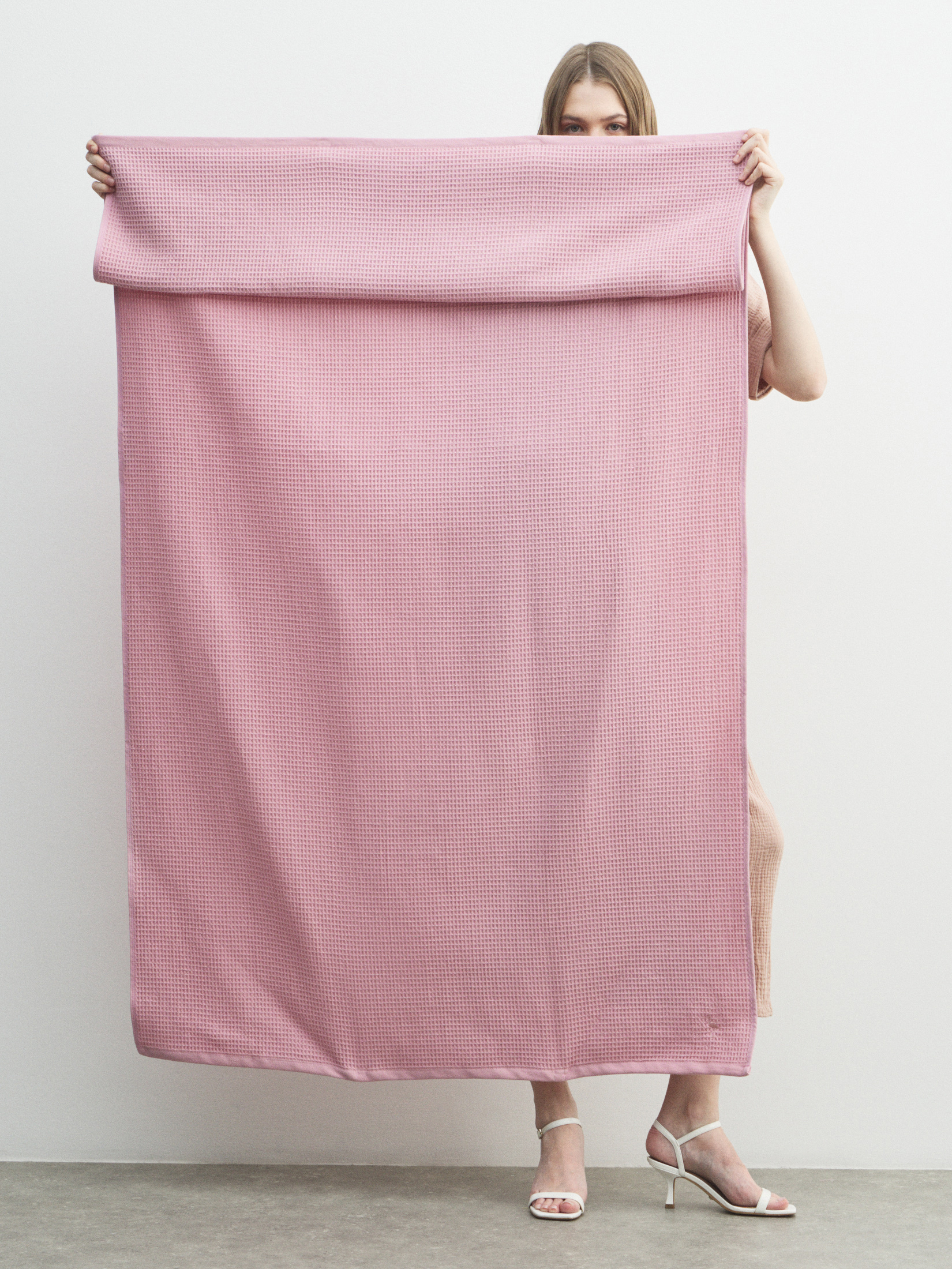 Вафельное банное полотенце 100x180 MAISON DAVID 4690536, пыльно-розовый