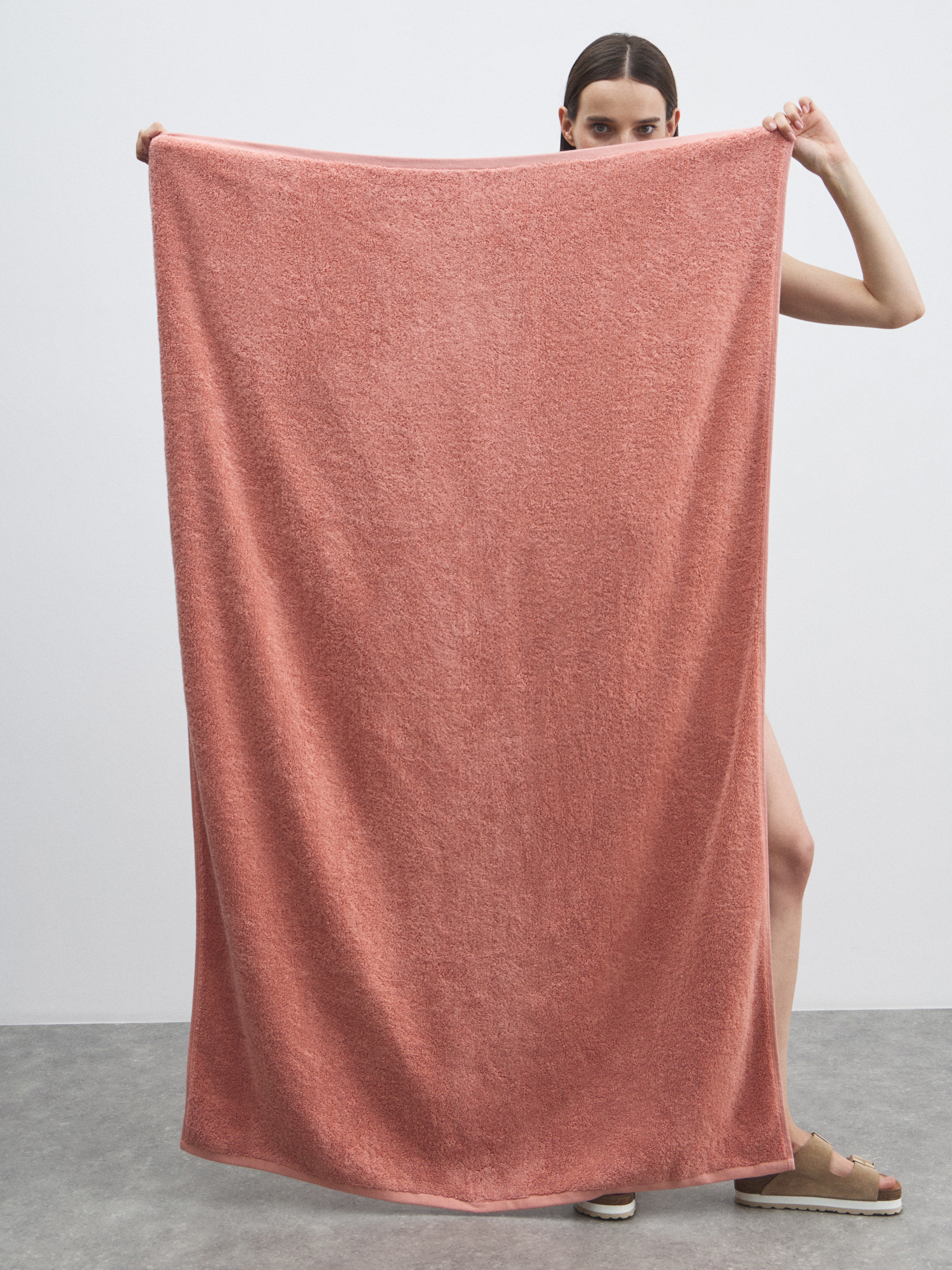 Махровое банное полотенце 100x150 MAISON DAVID 4692153, бежево-розовый