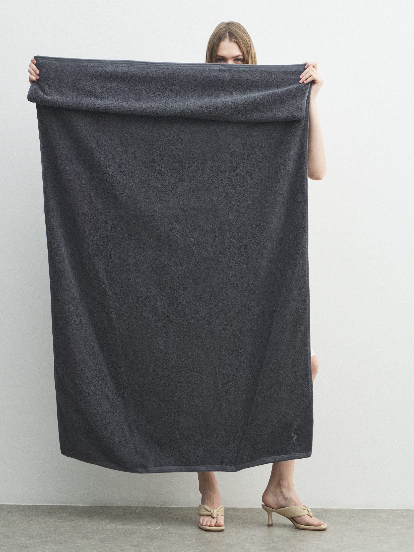 Махровое полотенце-покрывало 100x180 MAISON DAVID 4691262, графитовый