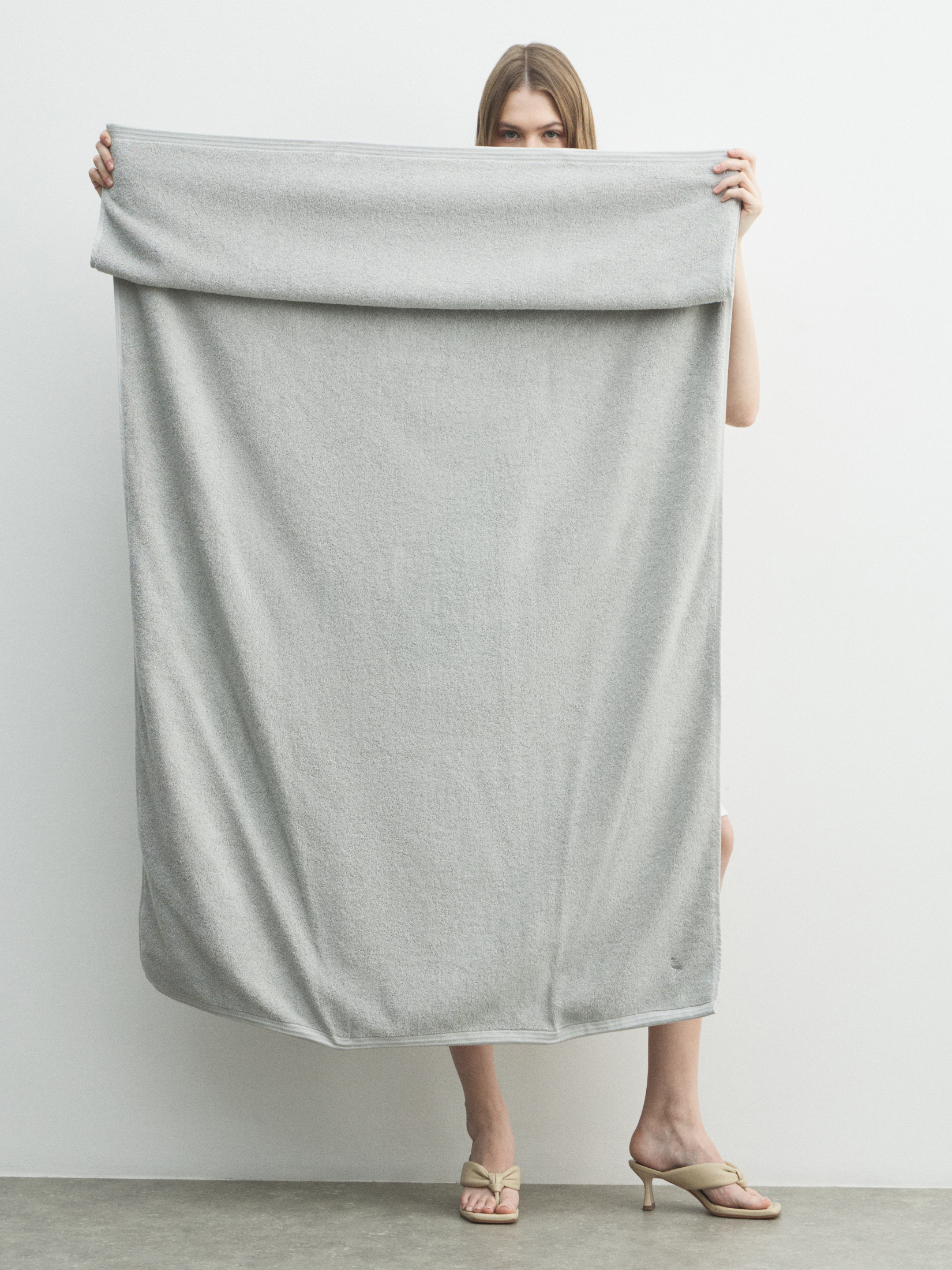 Махровое полотенце-покрывало 100x180 MAISON DAVID 4691300, зеленовато-серый