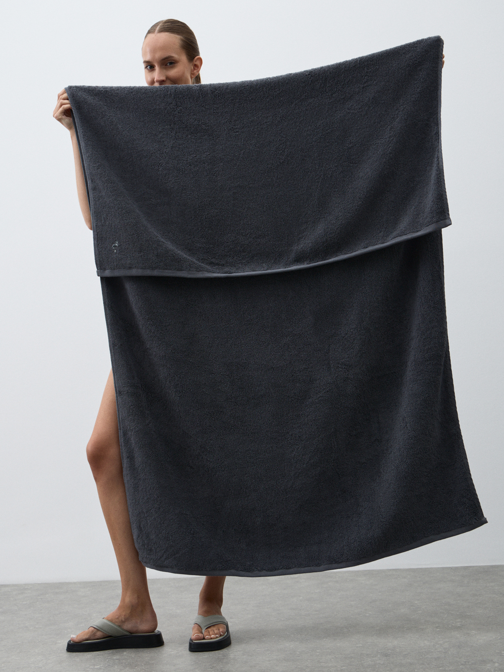 Махровое полотенце-покрывало 100x180 MAISON DAVID 4692350, графитовый