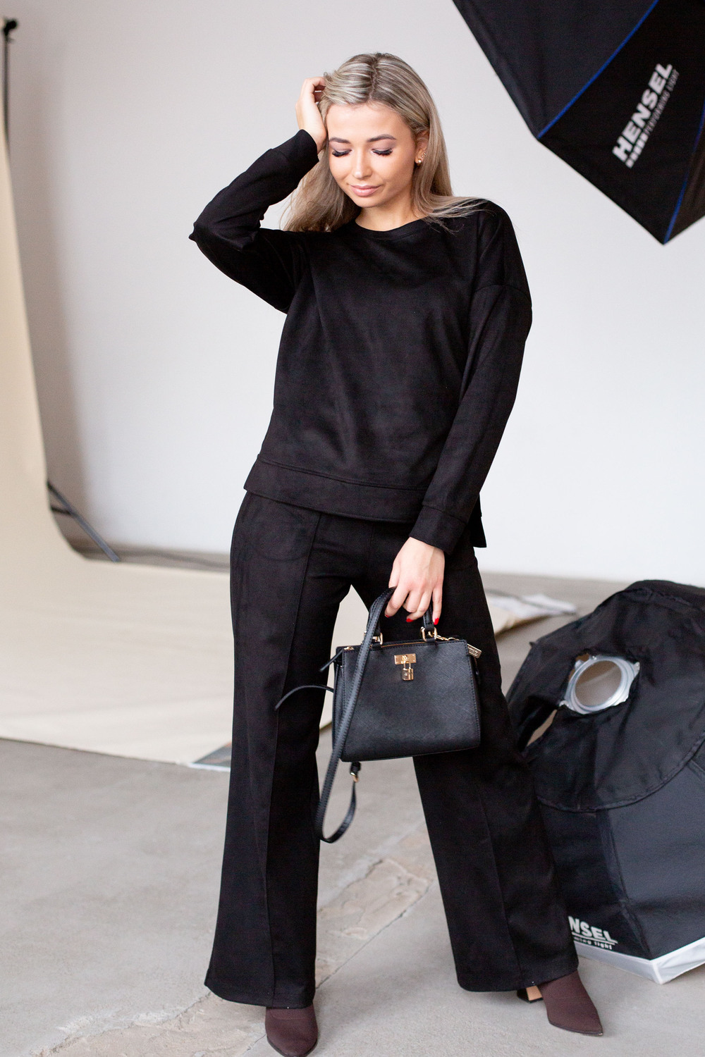 Костюм замшевый брючный 43043