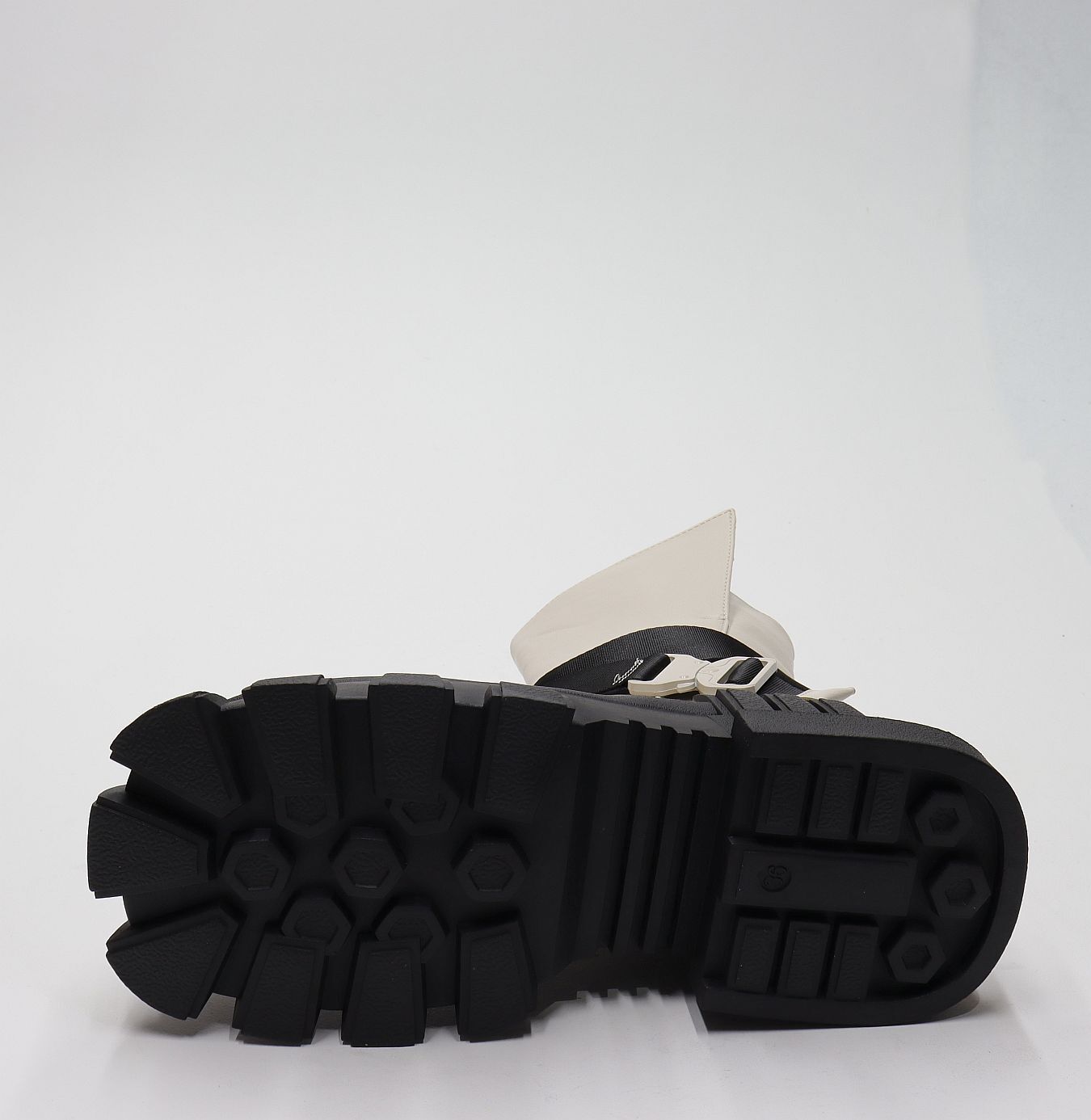 СКИДКА!Цена была 990р.Ботинки (36-40)р. / шт. A189-12