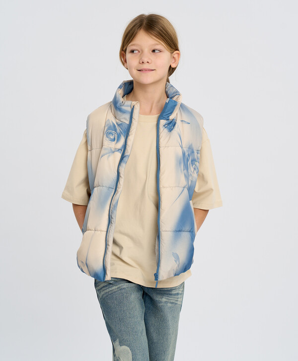 1495 р. 2300 р. Жилет для девочки утепленный мультицвет стеганый Button Blue