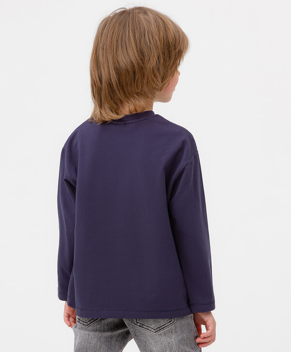 425 р. 850 р. Лонгслив хлопковый с оригинальным принтом темно-синий для мальчика Button Blue