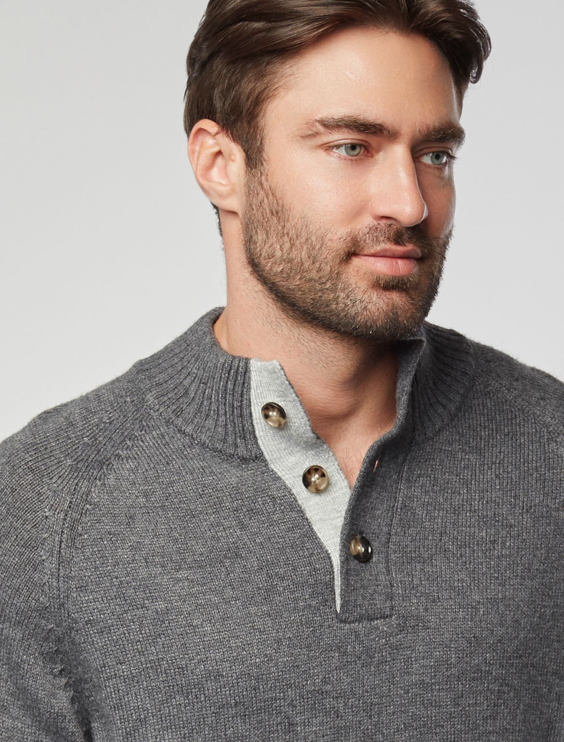 Свитер из теплой пряжи с шерстью с застежкой на крупные пуговицы