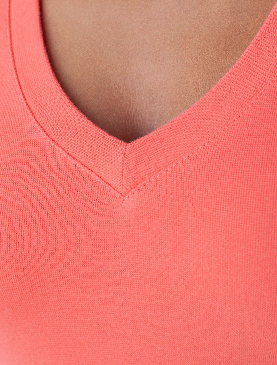 Футболка из плотного трикотажа с плетением риб 1*1