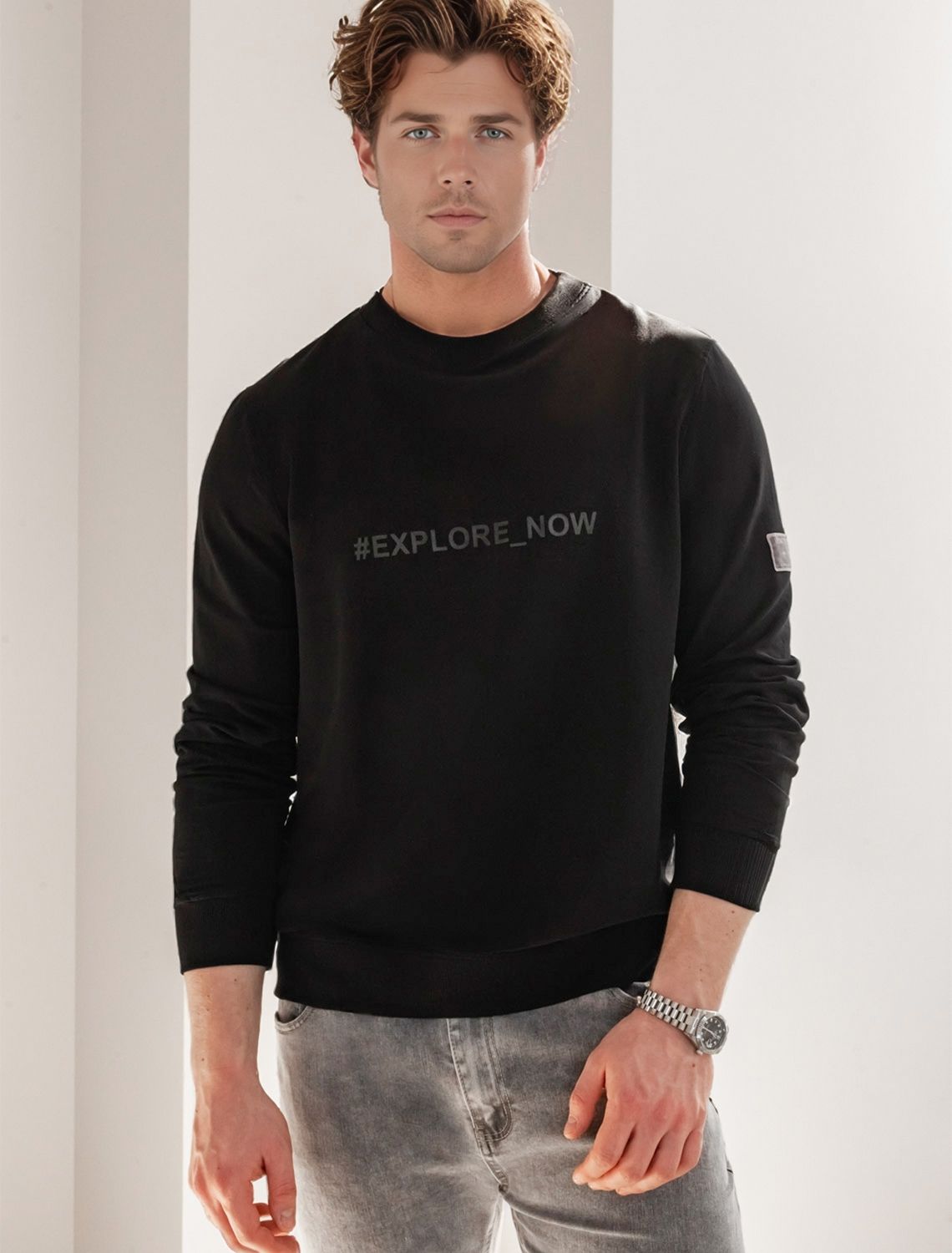 Джемпер с авторским принтом из легкого футера