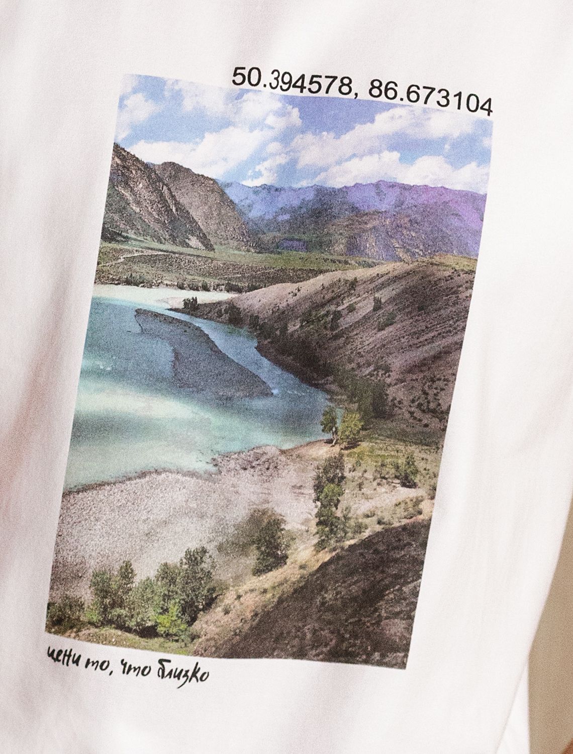 Футболка из премиального хлопка с авторским принтом