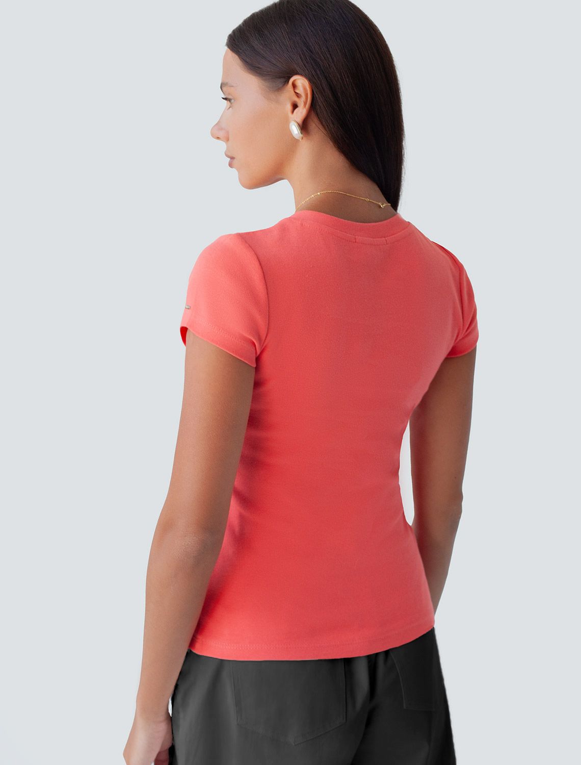 Футболка из плотного трикотажа с плетением риб 1*1