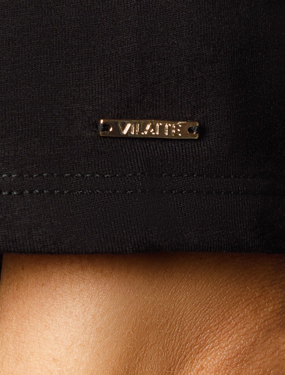 Футболка из 100% хлопка с V-образным вырезом