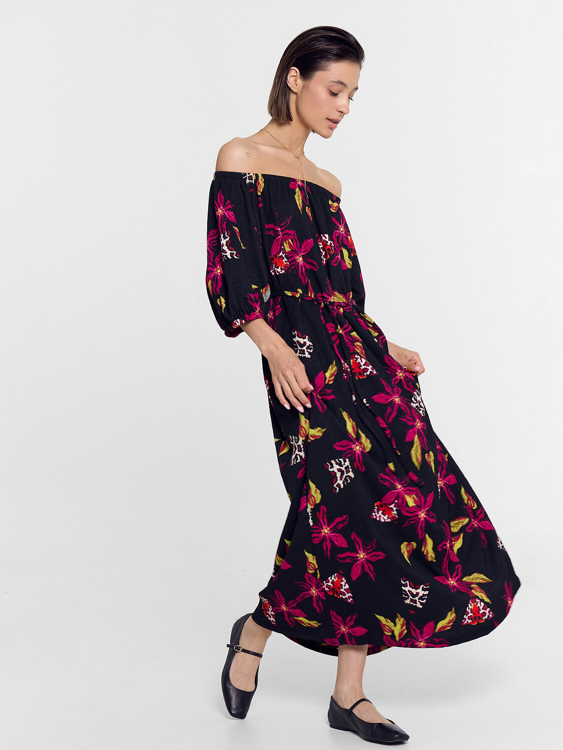 ст. цена1666руб.! MARK FORMELLE Платье 152639бабочки -цветы на черном