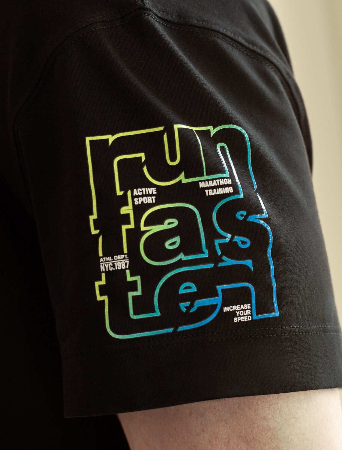 ст. цена1490руб.! VILATTE Футболка U49.048черный_run faster