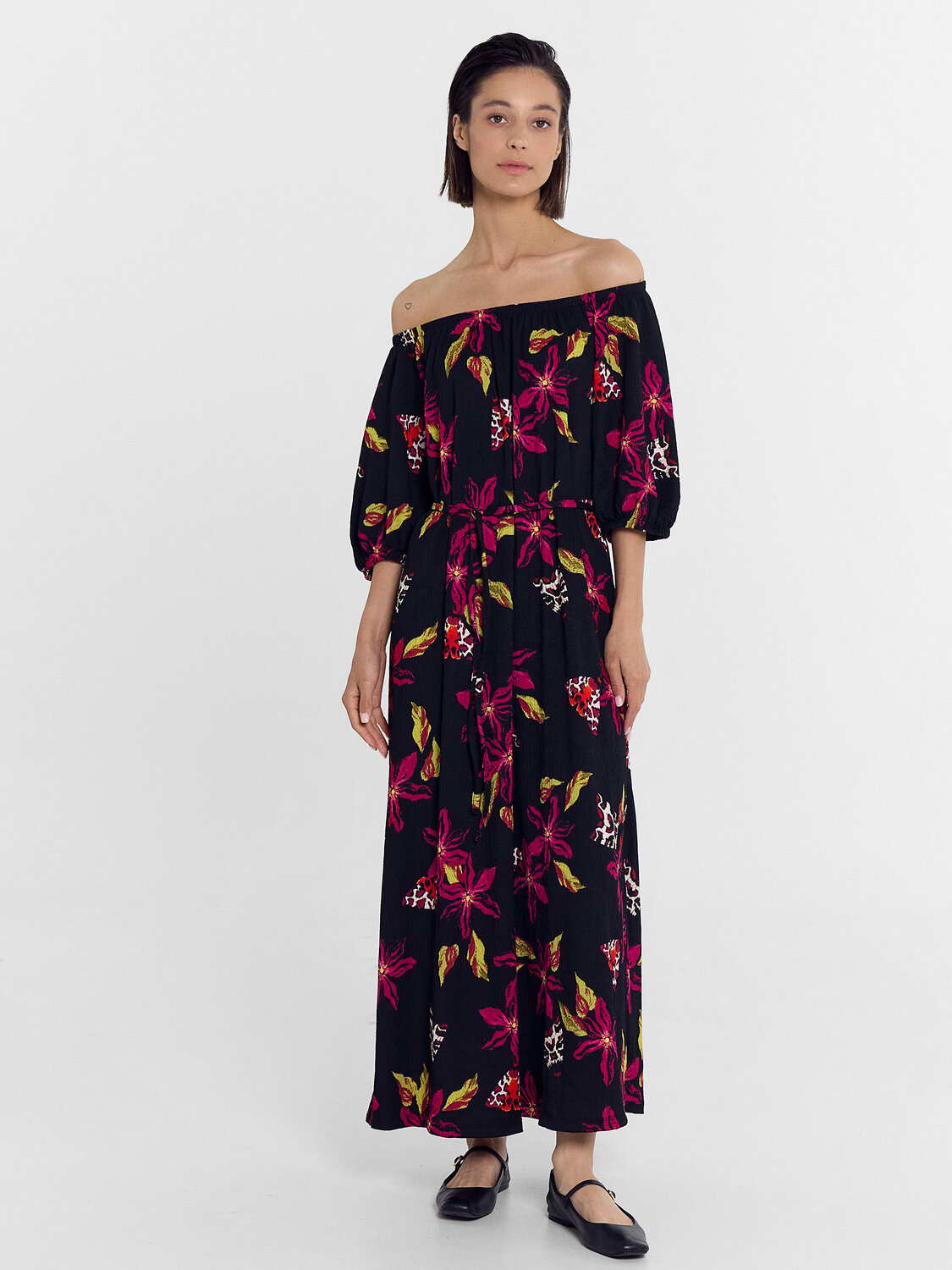 ст. цена1666руб.! MARK FORMELLE Платье 152639бабочки -цветы на черном