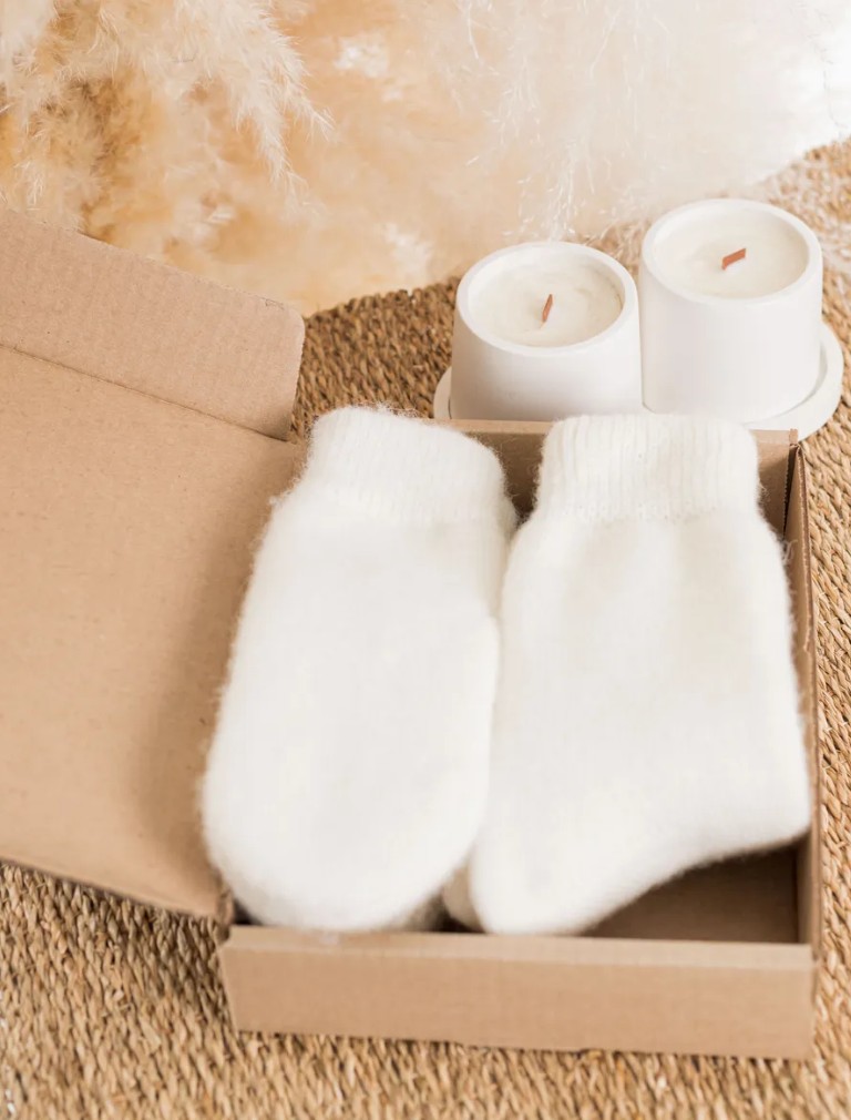 Подарочный набор в коробке (носки и варежки)