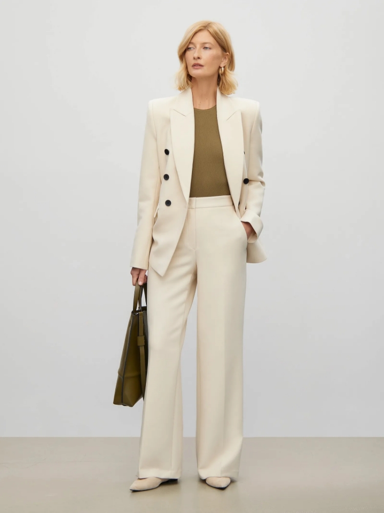 Брюки прямого кроя ,
60% вискоза, 37% полиэстер, 3% эластан ,