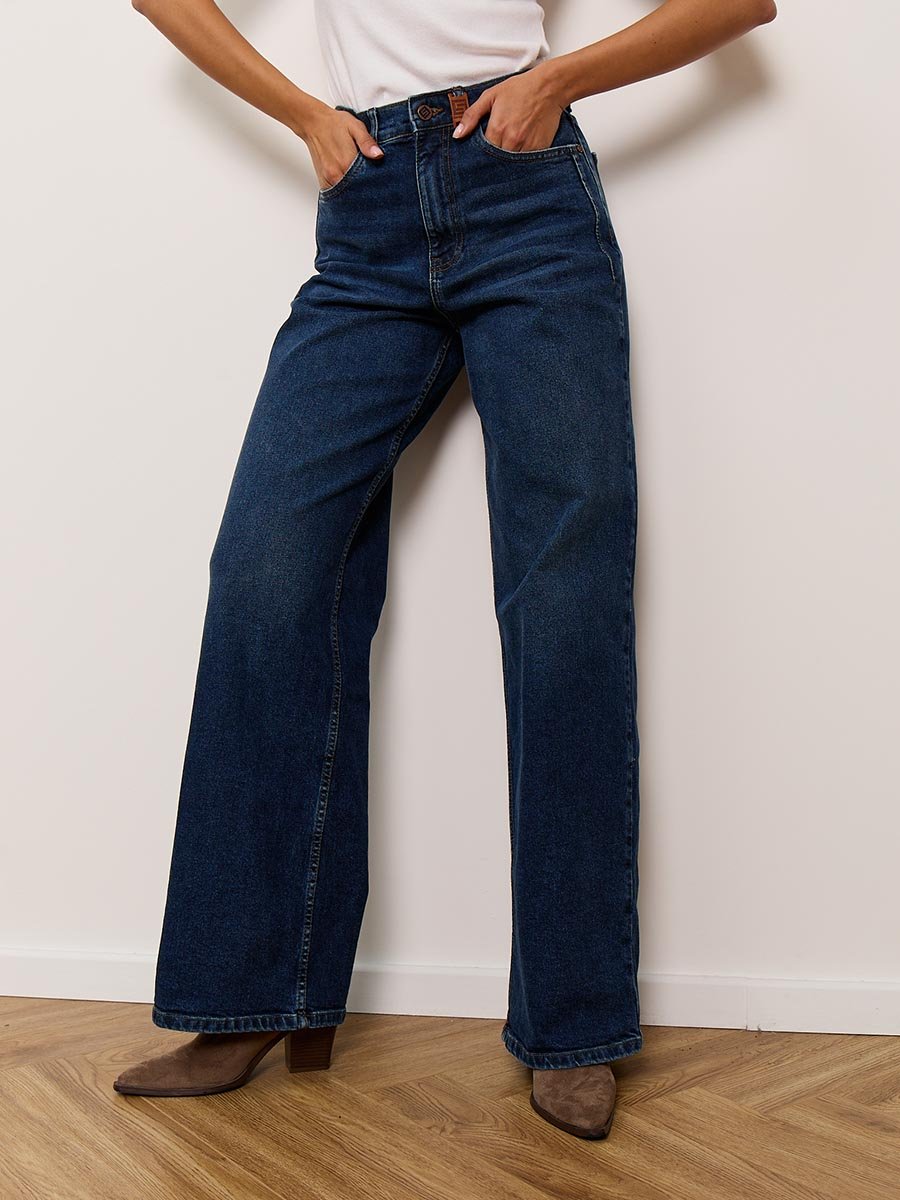 Женские джинсы