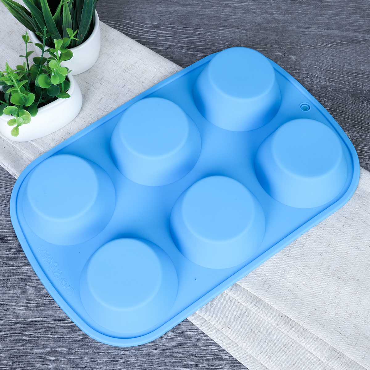 Форма для выпечки 6 ячеек силиконовая Пирамидки 3 см / HL-090 /уп 200/ 0,12/ 28*18*3,3