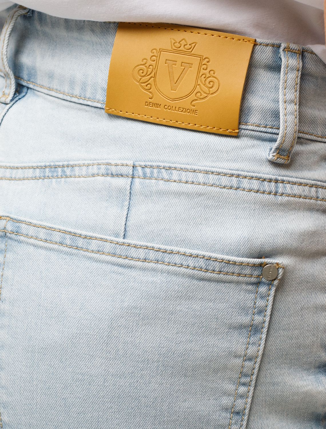 Ст.цена 2690р Укороченные джинсы из эластичного денима D54.085 голубой