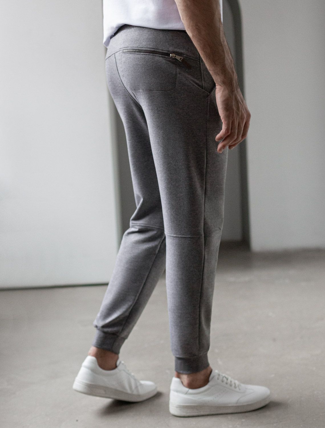 Ст.цена 1990р Брюки из тонкого футера с карманом на молнии U44.005 серый меланж