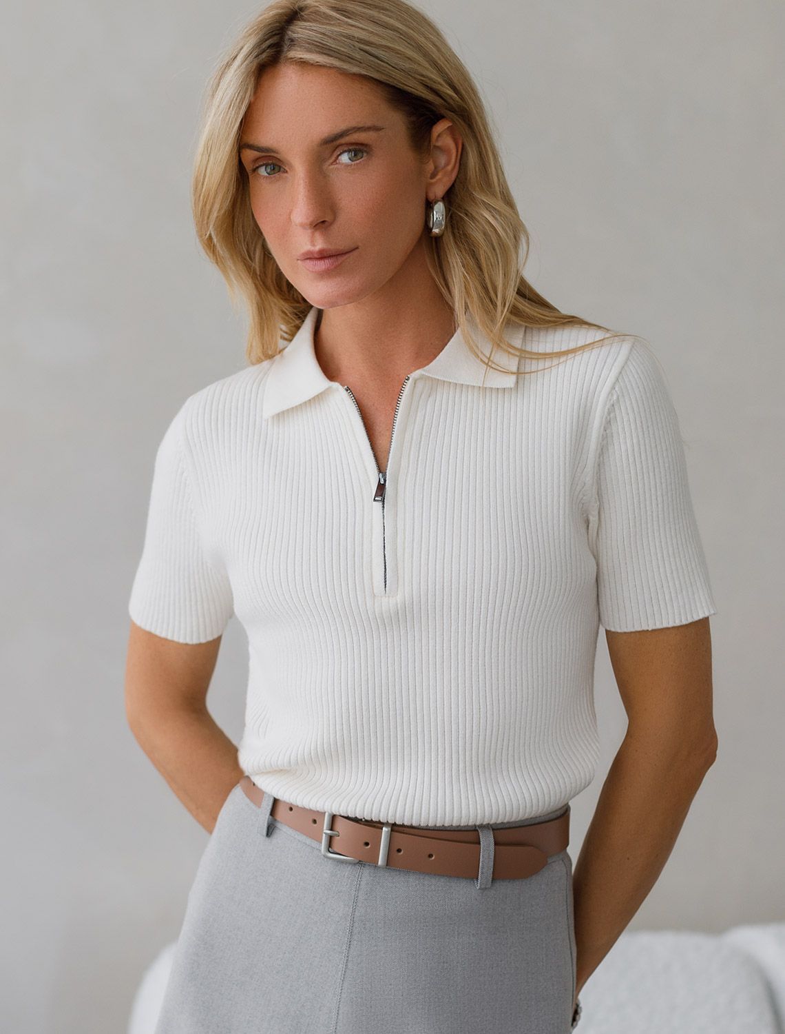 Ст.цена 2090р Джемпер-поло с застежкой на молнии из хлопка с кашемиром D39.351 натуральный белый