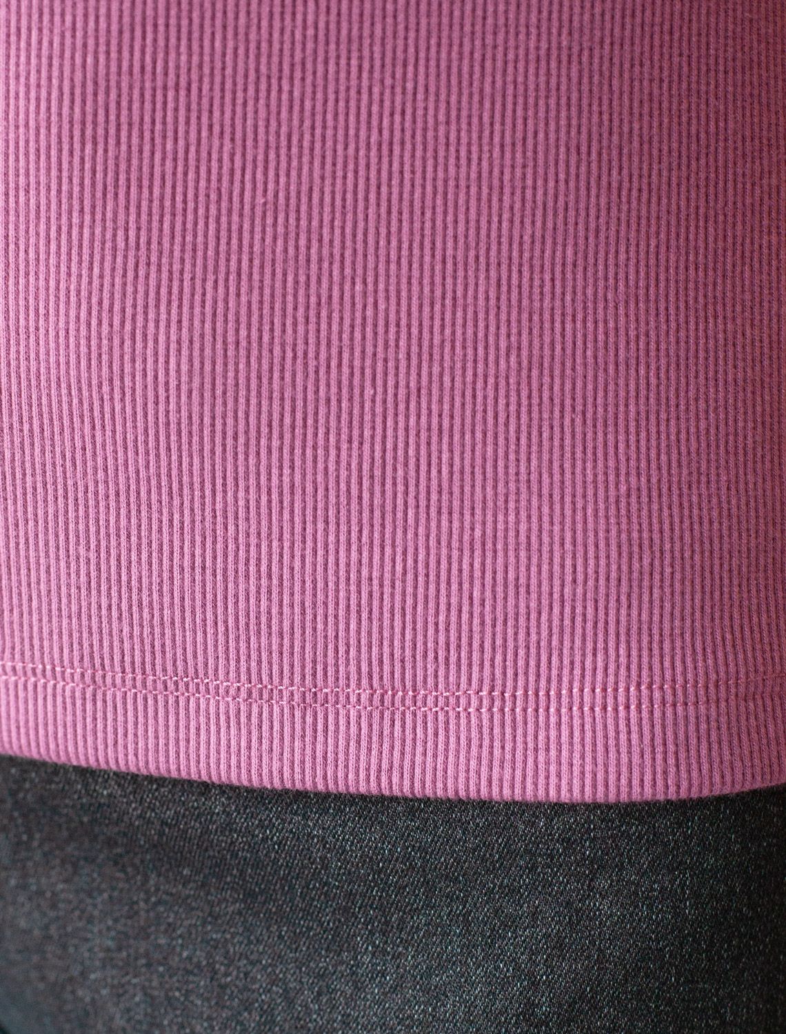 Ст.цена 1190р Футболка из плотного трикотажа в рубчик с V-образным вырезом D49.129 грязно-розовый