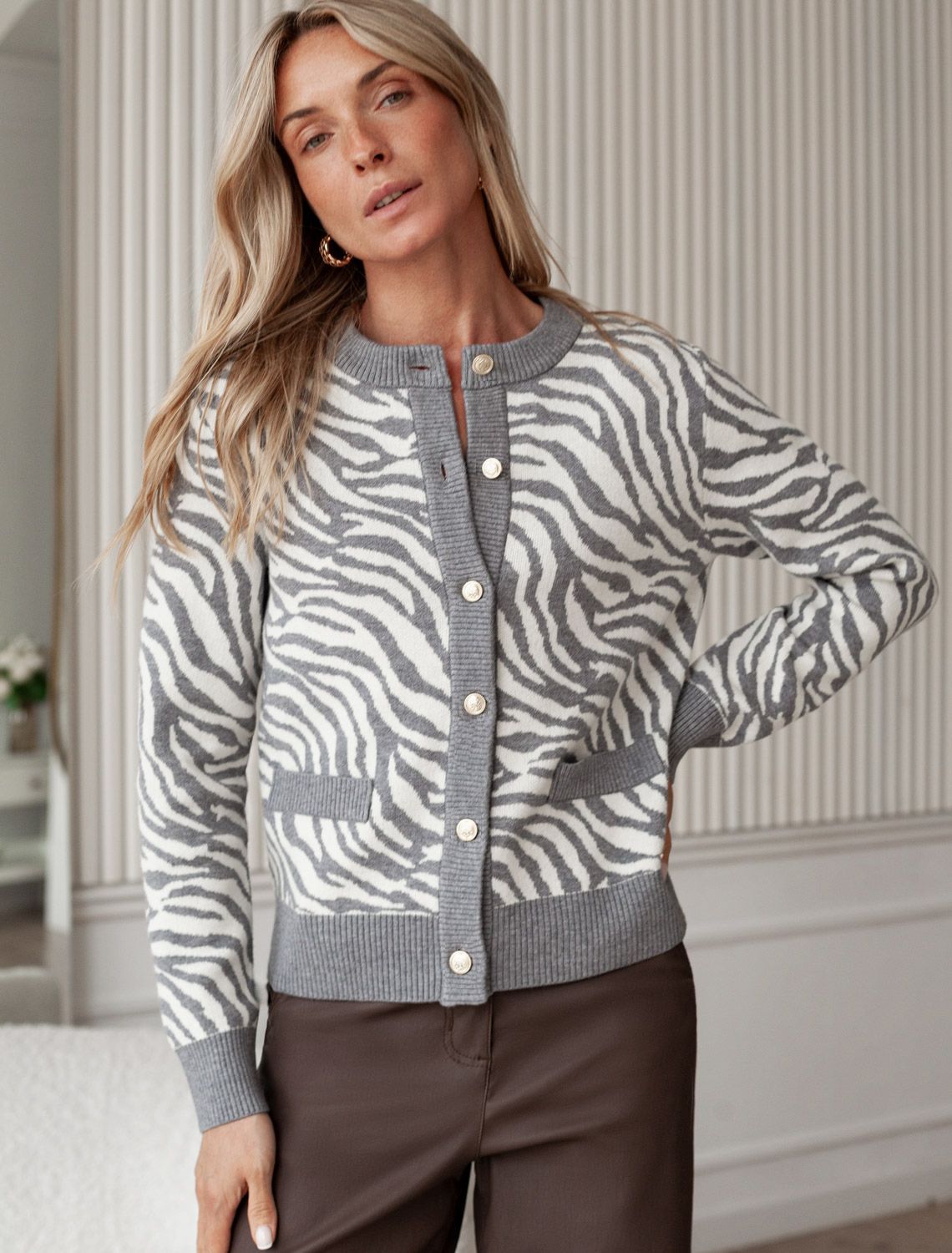 Ст.цена 2690р Жакет жаккардовой вязки с кашемиром D31.150 серый