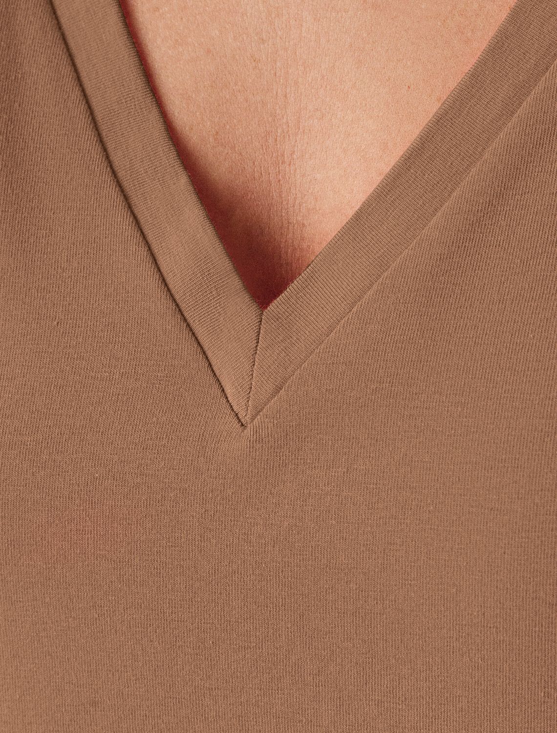 Ст.цена 1190р Футболка из премиального хлопка с эластаном D49.096 карамель