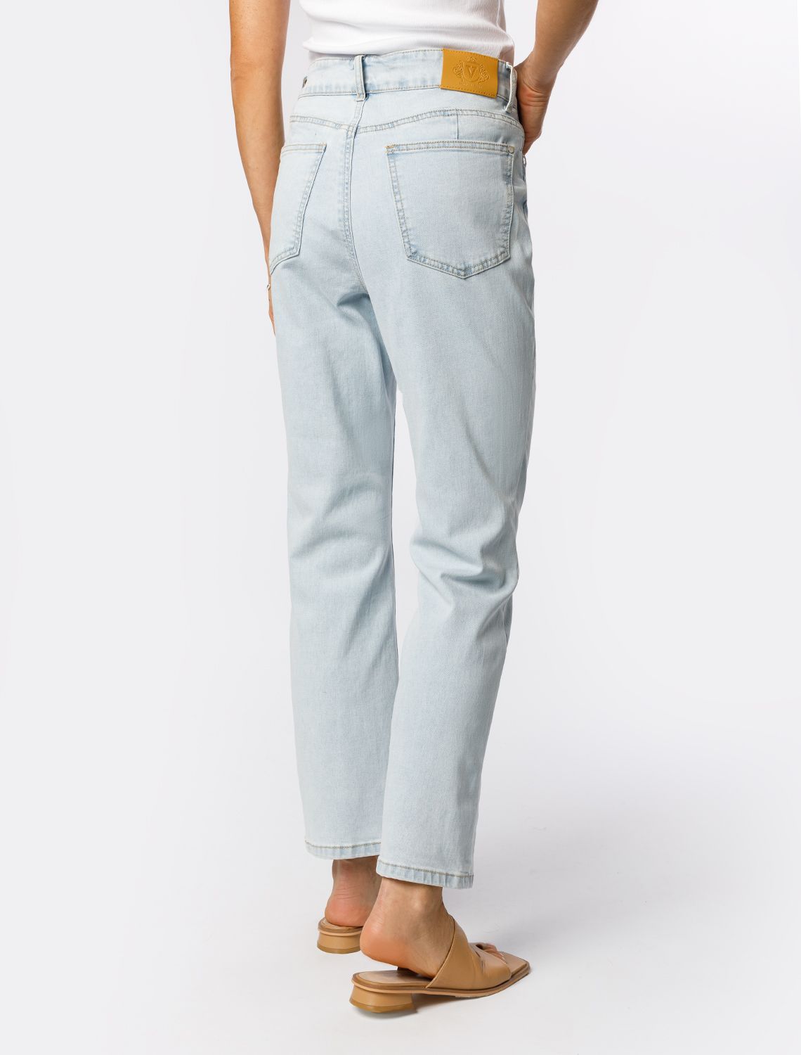 Ст.цена 2690р Укороченные джинсы из эластичного денима D54.085 голубой