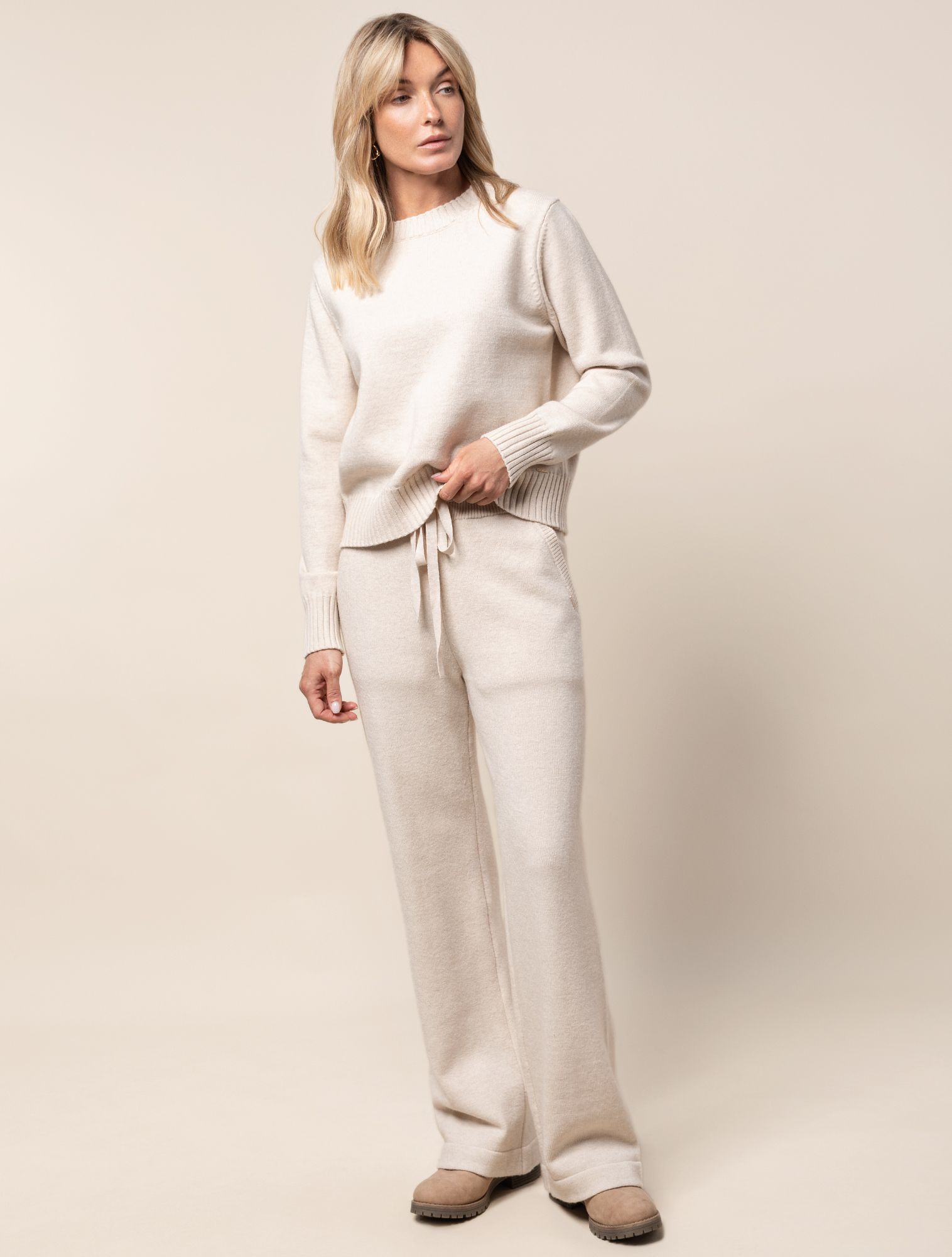 Ст.цена 2550р Прямые брюки из пряжи с кашемиром D38.010 овсяный меланж