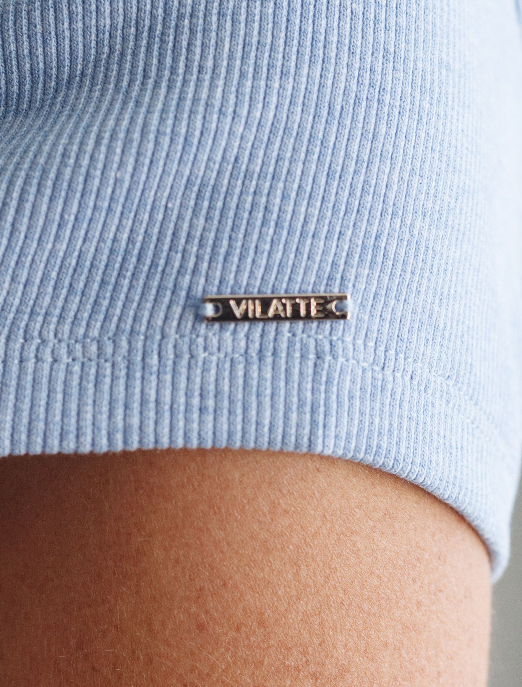 Ст.цена 1190р Футболка из плотного трикотажа в рубчик с V-образным вырезом D49.129 голубой меланж