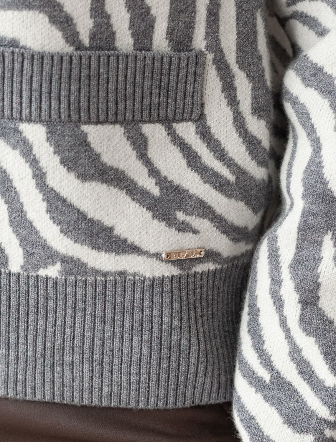 Ст.цена 2690р Жакет жаккардовой вязки с кашемиром D31.150 серый