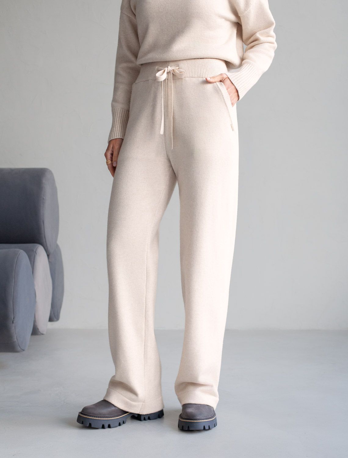 Ст.цена 2550р Прямые брюки из пряжи с кашемиром D38.010 овсяный меланж