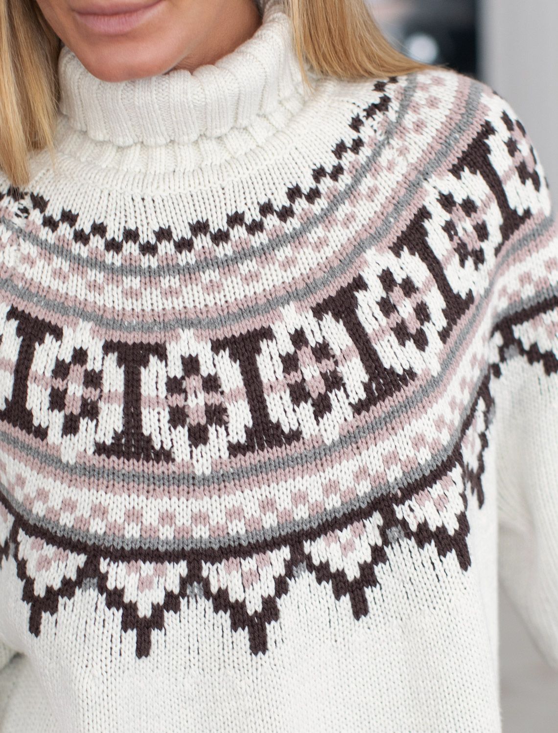 Ст.цена 3090р Свитер фактурной вязки из хлопка с акрилом D34.210 натуральный белый