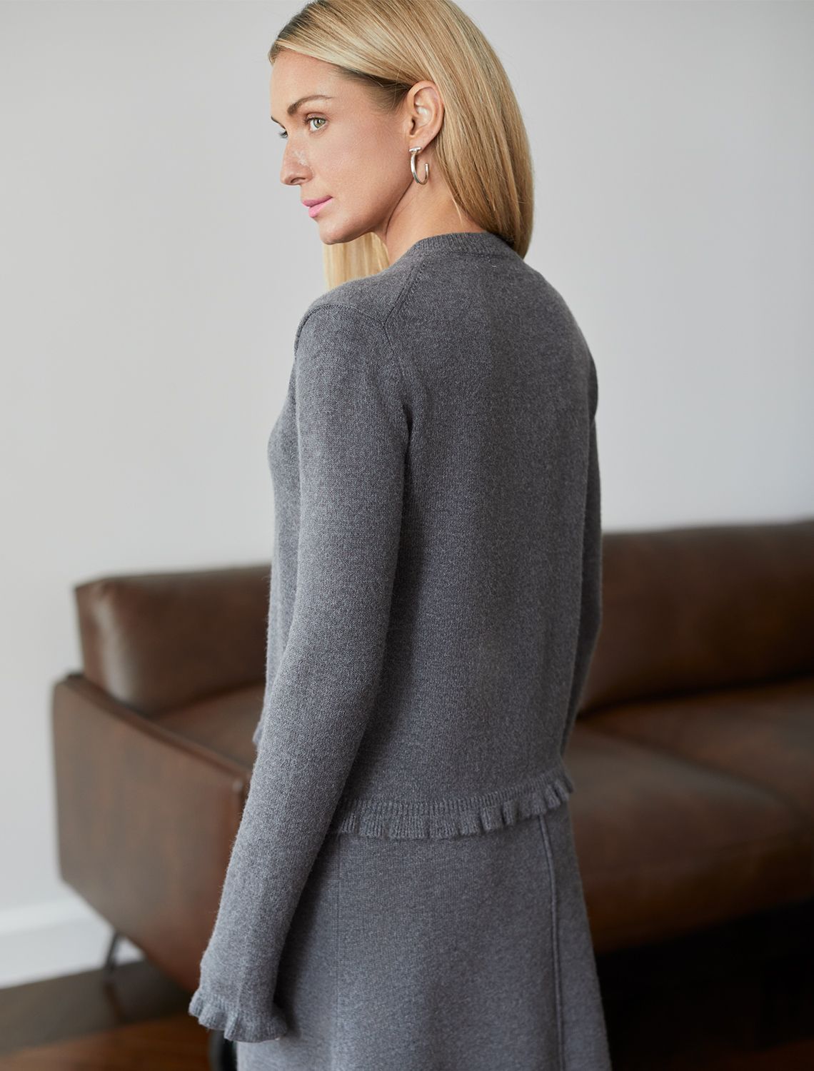 Ст.цена 2450р Кардиган из пряжи с кашемиром D31.149 темно-серый меланж