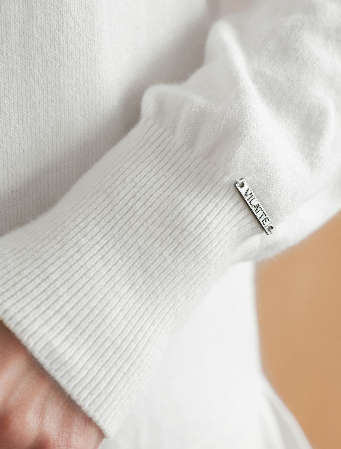 Ст.цена 2150р Джемпер тонкой вязки из хлопка с кашемиром D39.350 натуральный белый