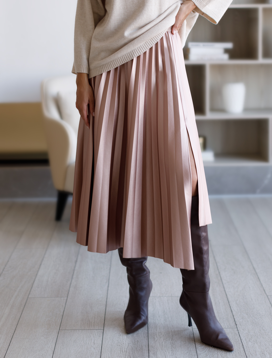 Юбка на резинке из эко-кожи с перламутровым покрытием