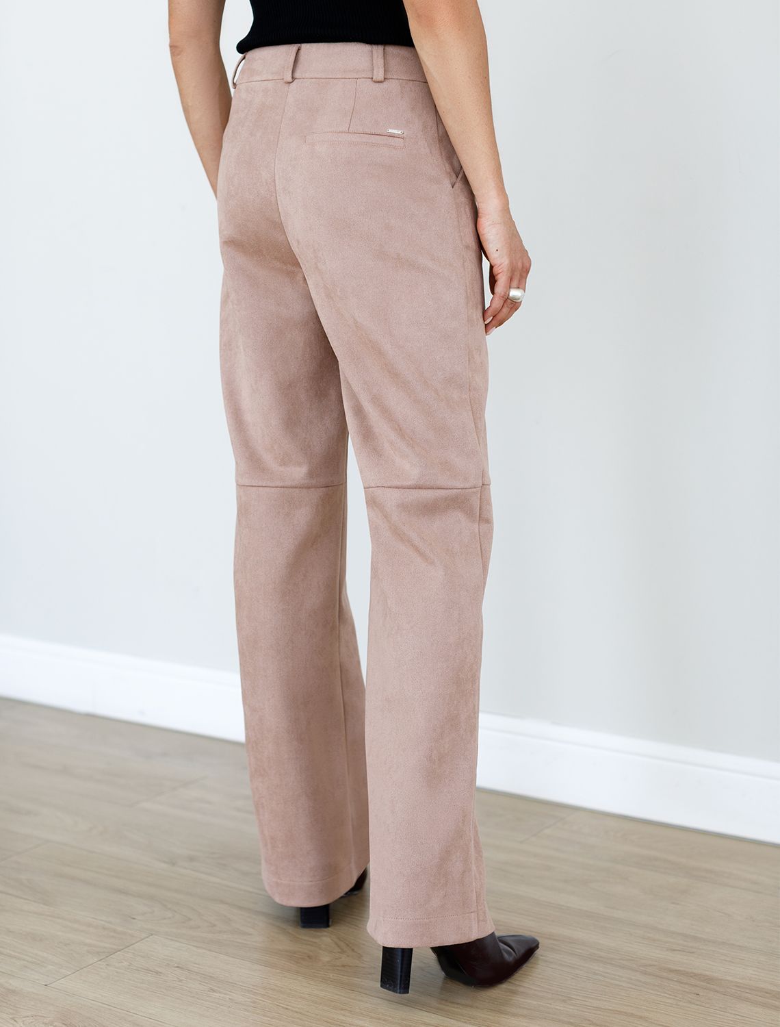 Прямые брюки из искусственной замши