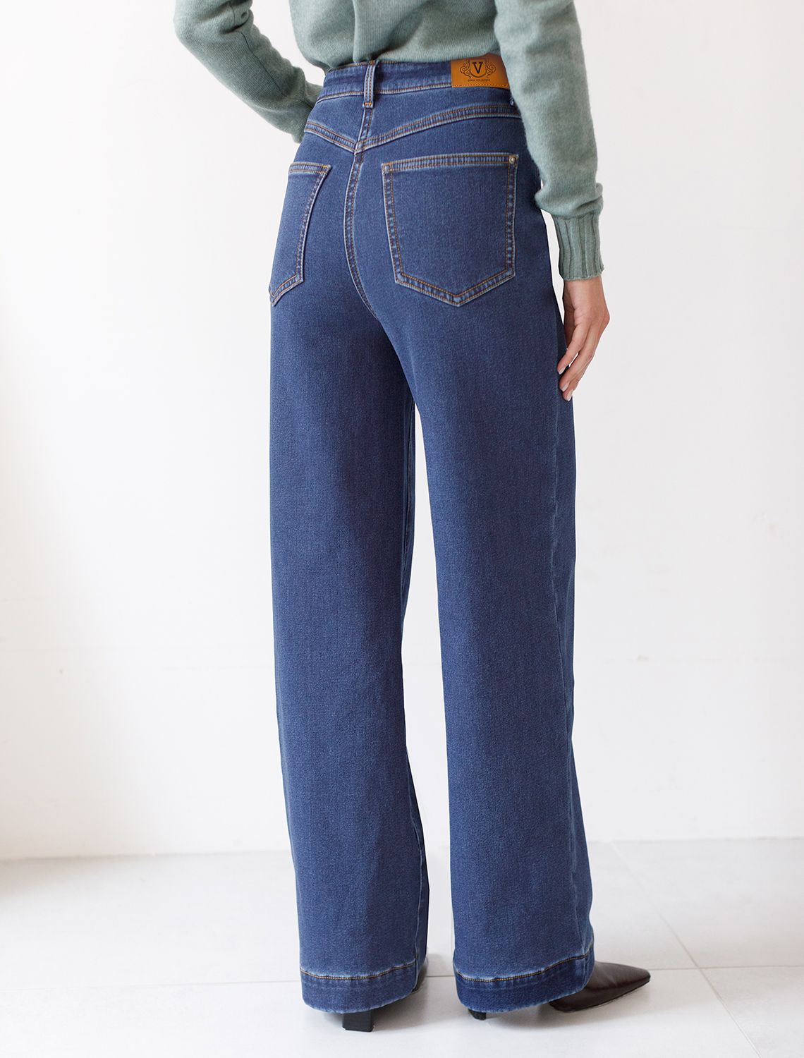 Джинсы-трубы из эластичного денима на флисе